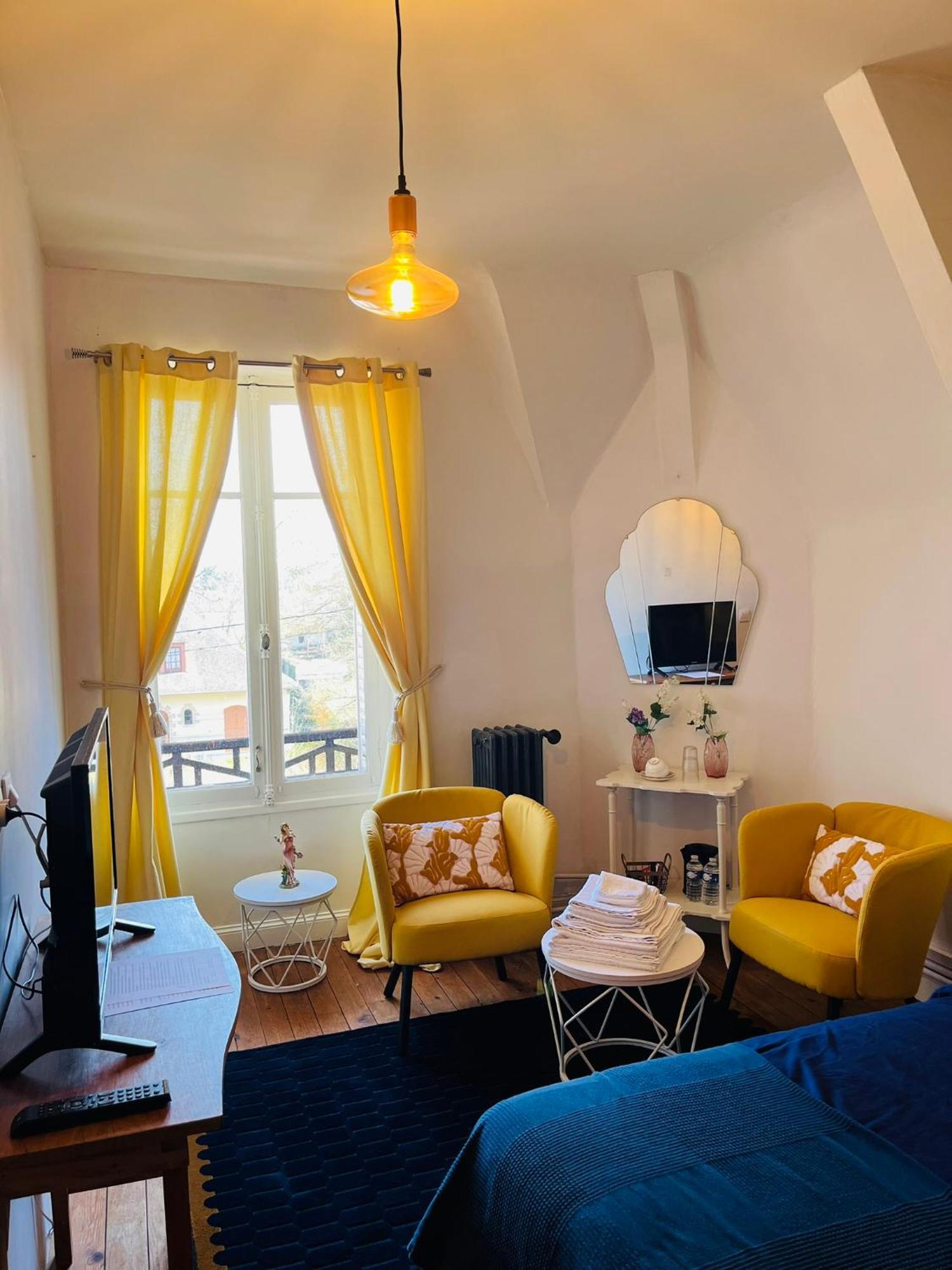 Maison De La Comtesse Bed & Breakfast Cosne-d'Allier